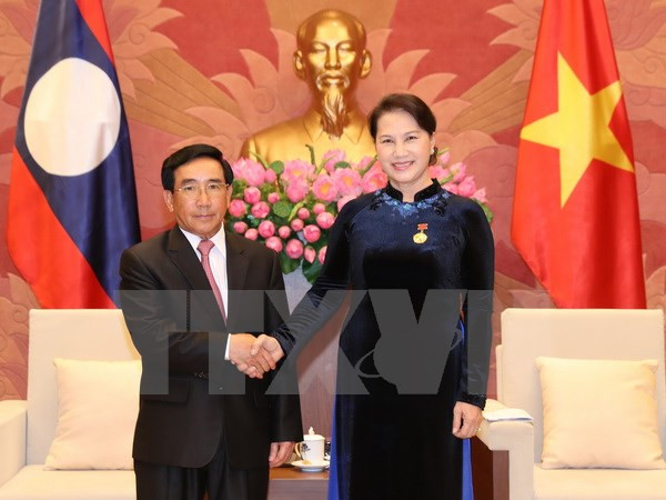 Chủ tịch Quốc hội Nguyễn Thị Kim Ngân tiếp Phó Chủ tịch nước Lào Phankham Viphavan. (Ảnh: Trọng Đức/TTXVN) Gắn kết bền chặt tình hữu nghị giữa hai nước Việt Nam - Lào ảnh 1