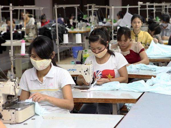 Tỷ lệ nội địa hóa cũng là một trong những yếu tố giúp nâng cao giá trị giá tăng của mặt hàng dệt may Việt Nam. (Ảnh: TTXVN) Vinatex dự kiến doanh thu nội địa tăng 15% dù thị trường khó khăn ảnh 2