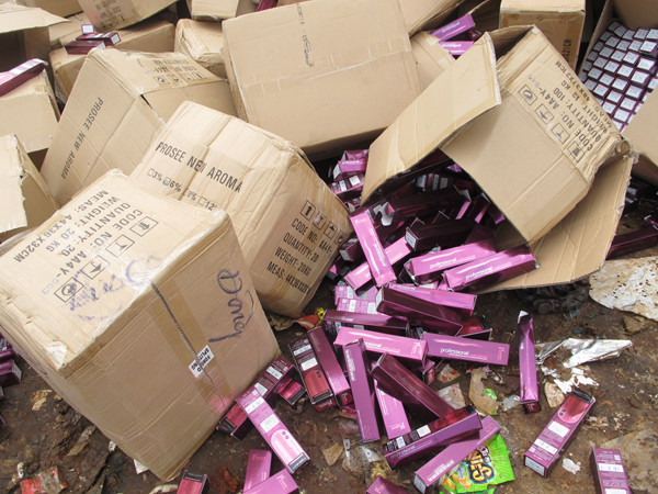Hà Nội tịch thu, tiêu hủy hơn 7 tấn mỹ phẩm đã quá hạn sử dụng ảnh 2