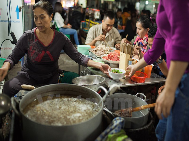 Ảnh chỉ mang tính minh họa. (Nguồn: TTXVN) Đại biểu quốc hội trăn trở về nguy cơ của ẩm thực đường phố ảnh 1