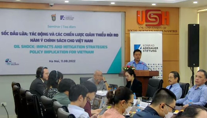 Chuyên gia kinh tế: Giá dầu có thể ở dưới mức 100 USD đến hết 2024 ảnh 1