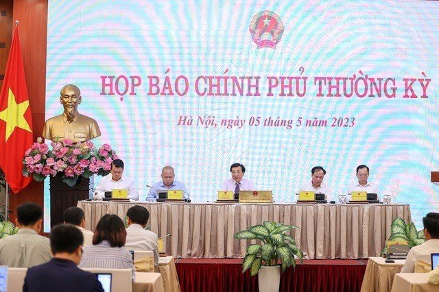 Phó Thống đốc: Định hướng các ngân hàng tiếp tục giảm lãi suất cho DN ảnh 1