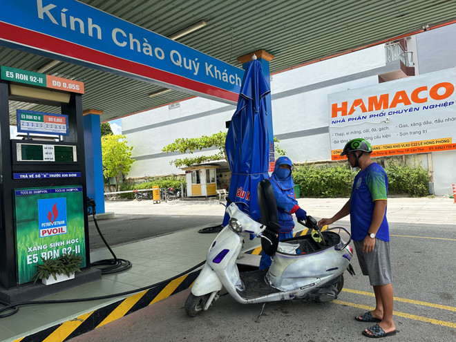 Tiếp tục đi lên, giá xăng RON95-III vượt ngưỡng 24.800 đồng mỗi lít ảnh 1