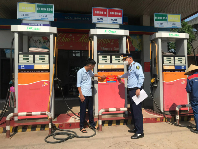 Xử lý nghiêm các hành vi trục lợi trong hoạt động kinh doanh xăng dầu ảnh 1