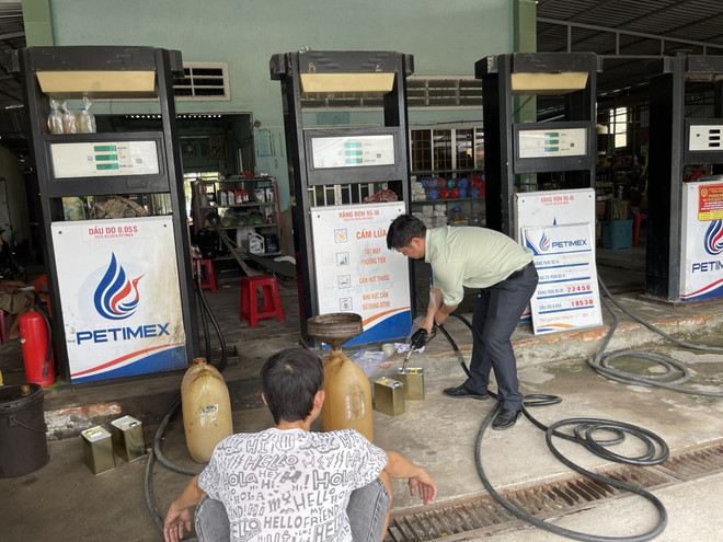 Xử lý nghiêm các hành vi trục lợi trong hoạt động kinh doanh xăng dầu ảnh 2