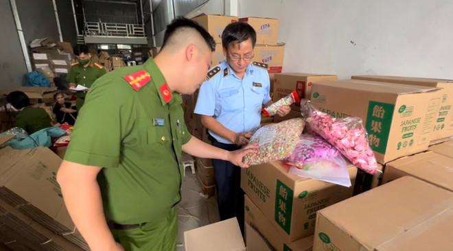 Phát hiện kho chứa hàng tấn kẹo có dấu hiệu giả mạo về xuất xứ ảnh 1