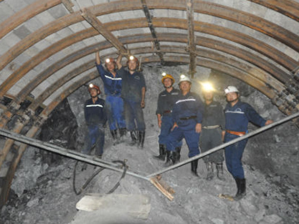 Thủ tướng: Không thể để năng suất lao động quá thấp so với khu vực ảnh 1