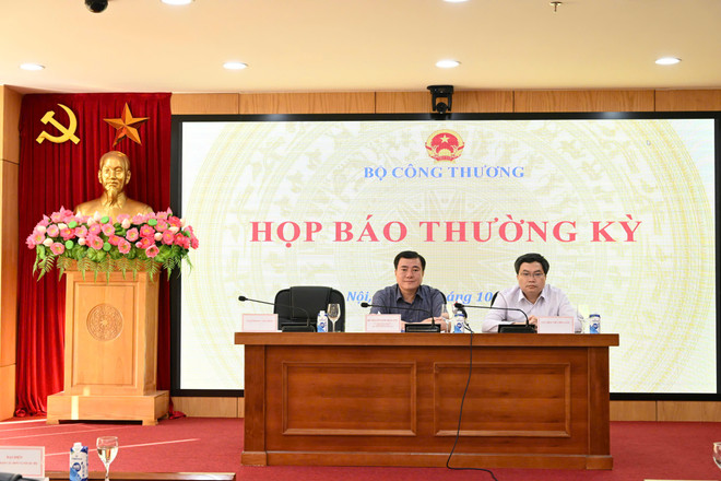Lãnh đạo Bộ Công Thương giải đáp về các biện pháp phòng vệ thương mại. (Ảnh: Đức Duy/Vietnam+) Tân.jpg