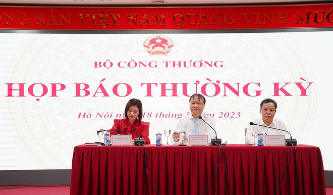 Bộ Công Thương đề xuất tiếp tục thực hiện giảm lệ phí trước bạ ôtô ảnh 1