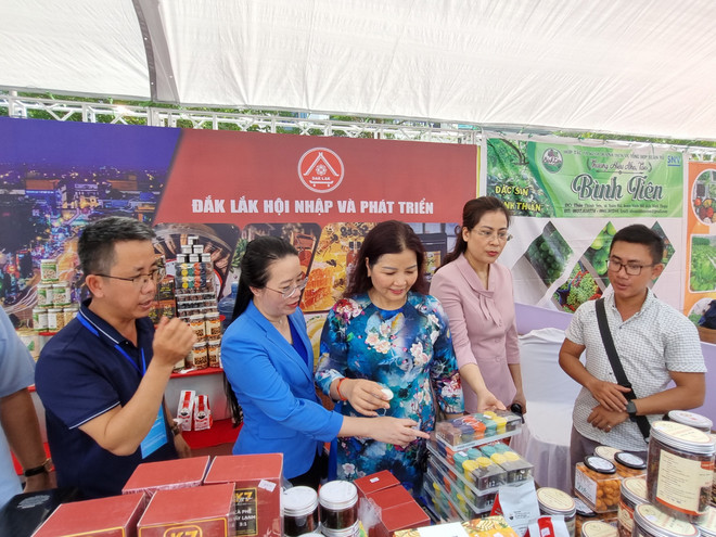 Hà Nội: 150 gian hàng tham gia Hội chợ Nông sản thực phẩm an toàn ảnh 2