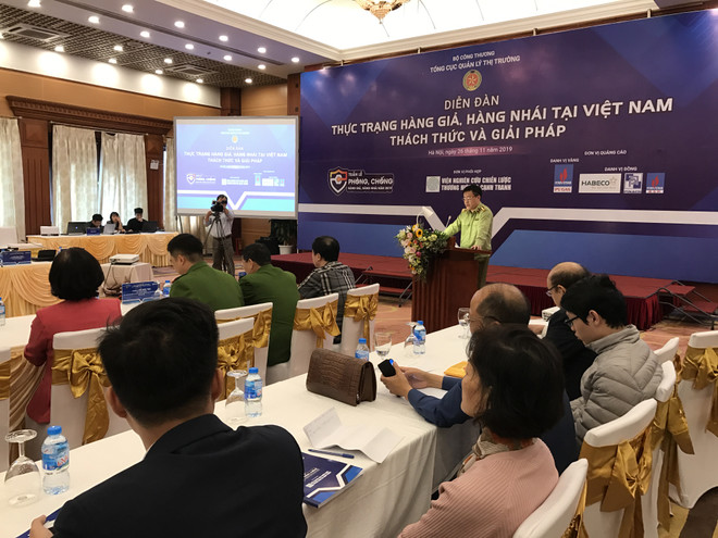 Diễn đàn Thực trạng hàng giả, hàng nhái tại Việt Nam tổ chức ngày 26/11, tại Hà Nội. (Ảnh: Đức Duy/Vietnam+) Hàng giả, hàng nhái: Vấn nạn đe dọa quyền lợi người tiêu dùng ảnh 2
