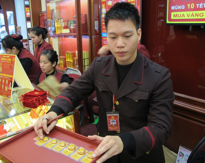 Giá vàng và tỷ giá trung tâm bật tăng ngày giao dịch cuối tuần ảnh 1