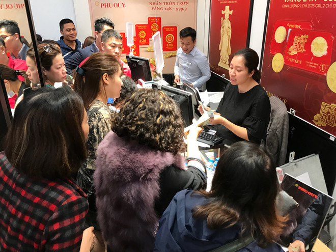 Giá vàng SJC điều chỉnh không đồng nhất, tỷ giá trung tâm đi xuống ảnh 1