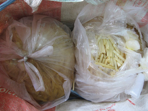 Thu 8 tạ thực phẩm không xuất xứ gần chợ Đồng Xuân ảnh 3