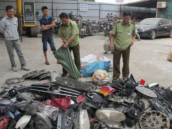 Tiêu hủy gần 3.000 phụ tùng ôtô là hàng giả, hàng nhái ảnh 1