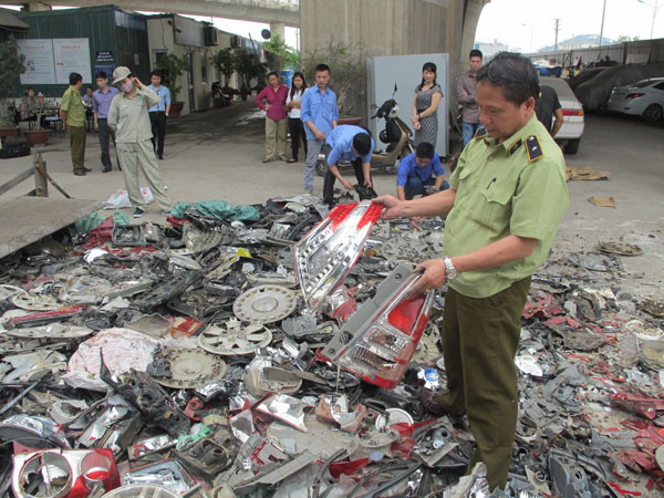 Tiêu hủy gần 3.000 phụ tùng ôtô là hàng giả, hàng nhái ảnh 3