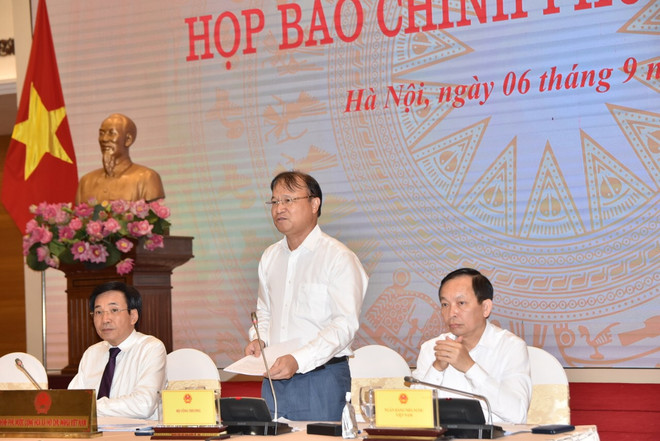 Phạt tiền, tạm thời chưa thu giấy phép 5 doanh nghiệp xăng dầu vi phạm ảnh 1