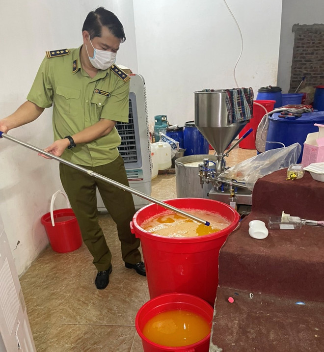 Cơ sở sản xuất này nằm tại thôn Tảo Dương, xã Hồng Dương, huyện Thanh Oai, Hà Nội. (Ảnh: PV/Vietnam+) Quản lý thị trường Hà Nội phát hiện một cơ sở sản xuất nước hoa giả ảnh 2