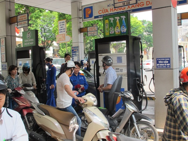 Giá xăng RON 92 và xăng sinh học E5 giảm nhẹ từ 15 giờ ngày 6/3 ảnh 1