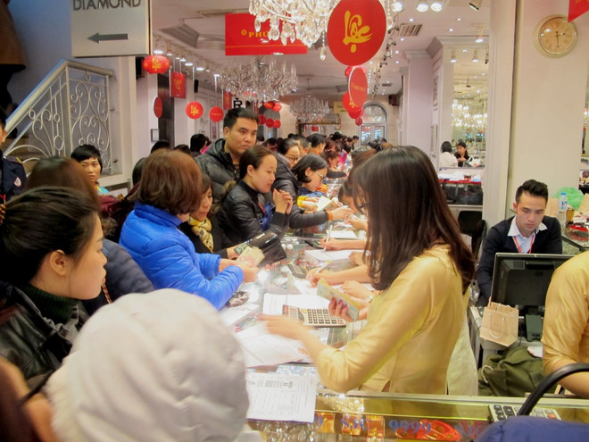 Giá vàng trong nước đồng loạt giảm mạnh phiên giao dịch cuối tuần ảnh 1