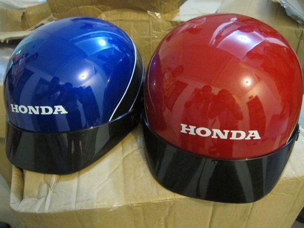 Bắt giữ gần 200 mũ bảo hiểm Honda nghi giả có dán tem CR ảnh 1