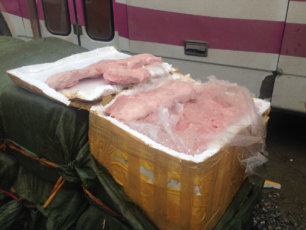 Thu hơn 1 tấn nầm lợn bốc mùi hôi thối trên đường tiêu thụ ảnh 1