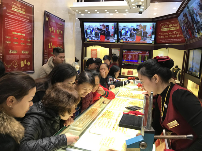 Giá vàng SJC giảm nhẹ, tỷ giá trung tâm xuống mức 23.196 đồng ảnh 1