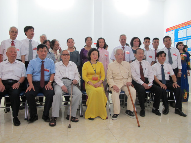 Nguyên Tổng Bí thư Đỗ Mười vẫn minh mẫn đến điểm bầu cử bỏ phiếu ảnh 2