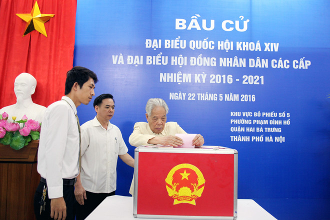 [Video] Nguyên Tổng Bí thư Đỗ Mười đi bầu cử ở phường Phạm Đình Hổ ảnh 1