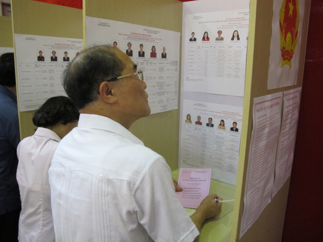 Nguyên Tổng Bí thư Đỗ Mười vẫn minh mẫn đến điểm bầu cử bỏ phiếu ảnh 3