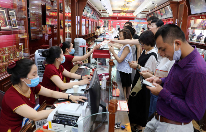 Giá vàng SJC quay đầu giảm, chênh lệch với thế giới vẫn rất cao ảnh 1