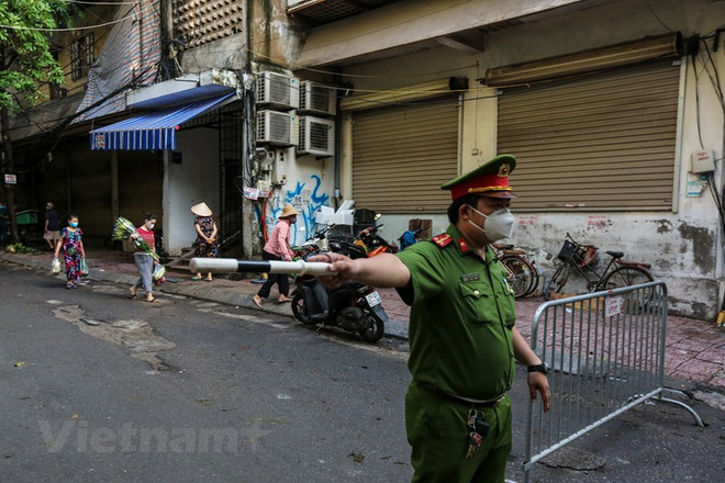 Hà Nội: Thực hiện giãn cách xã hội không để 'ngoài chặt, trong lỏng' ảnh 2