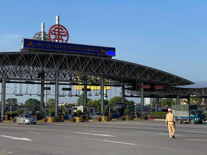 Chủ tịch Hà Nội chỉ đạo khẩn để giảm ùn tắc tại 22 chốt kiểm dịch ảnh 1