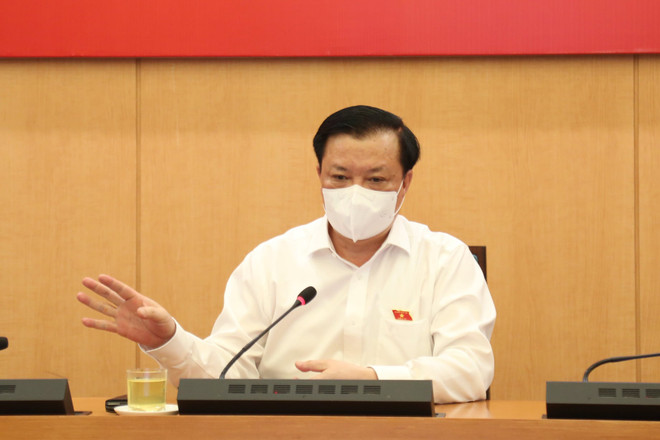 Bí thư Thành ủy phát biểu tại cuộc họp. (Ảnh: PV/Vietnam+) Bí thư Hà Nội: Kỷ luật chính là sức mạnh trong phòng, chống COVID-19 ảnh 2