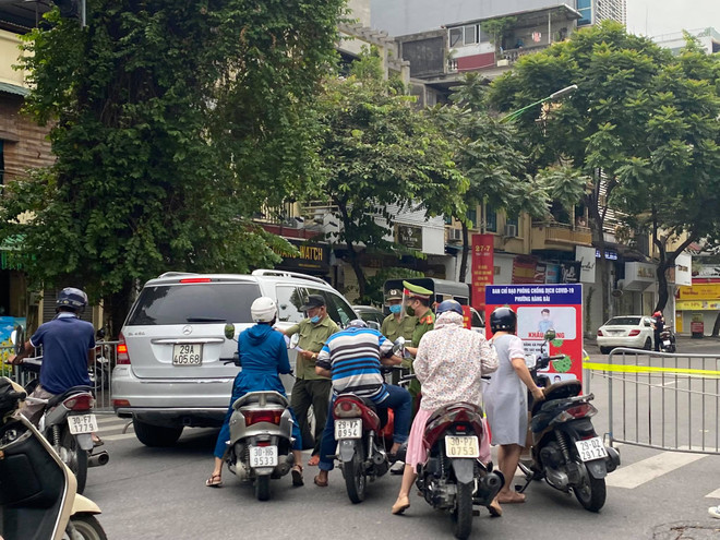 Hà Nội: Áp dụng biện pháp mạnh hơn Chỉ thị 17 với địa bàn nguy cơ cao ảnh 2
