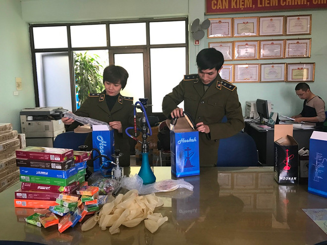Quản lý thị trường Hà Nội thu nhiều hương liệu hút Shisa, bóng cười ảnh 1
