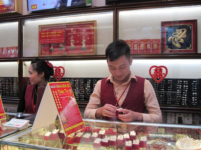 Vàng Rồng Thăng Long và thương hiệu SJC tăng, giảm trái chiều nhau ảnh 1