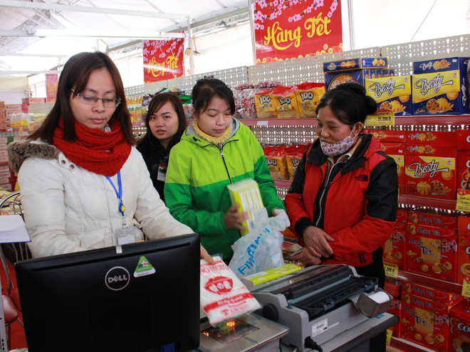 Hàng Việt trước xu hướng thôn tính của các đại gia bán lẻ ngoại ảnh 2