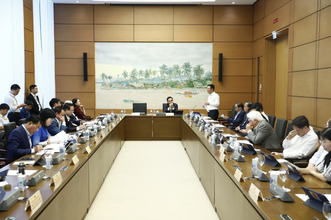 Bộ trưởng lý giải việc ‘xăng dầu không thiếu song bán ra lại khó khăn' ảnh 1