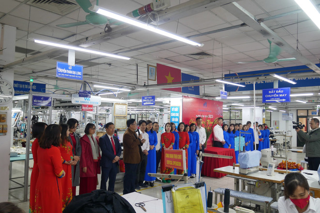 Doanh nghiệp dệt may giữ nhịp độ sản xuất, kinh doanh ngay sau Tết ảnh 1