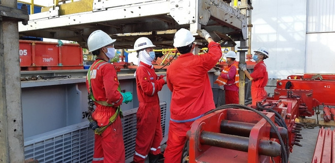 PV Drilling vẫn duy trì hoạt động sản xuất kinh doanh trong mùa dịch COVID-19. (Ảnh: PV/Vietnam+) ‘Vaccine’ để PVN vượt qua khó khăn, ổn định sản xuất-kinh doanh ảnh 1