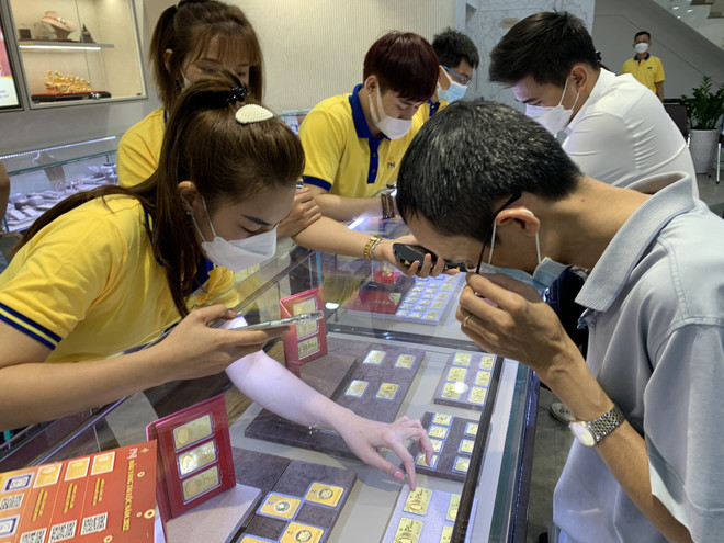 Điều chỉnh không đồng nhất, chênh lệch vàng nội-ngoại giữ ở mức cao ảnh 1