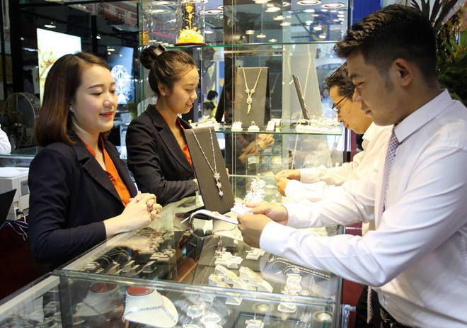 Tăng mạnh phiên cuối tuần, giá vàng SJC vọt lên mức 67,4 triệu đồng ảnh 1