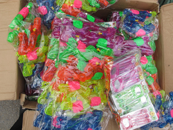 Quản lý thị trường Hà Nội thu hàng nghìn đồ chơi trẻ em nhập lậu ảnh 4