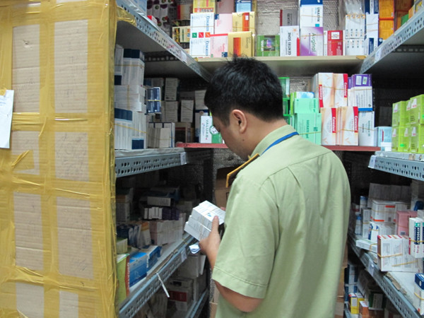 Đồng loạt kiểm tra trung tâm phân phối tân dược lớn nhất miền Bắc ảnh 2