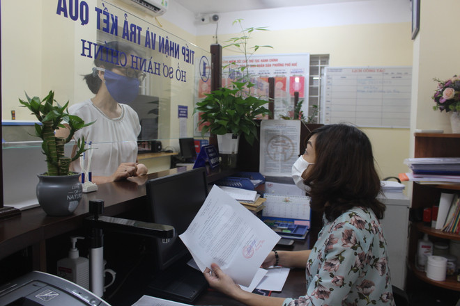 Hà Nội: Chính quyền cơ sở "căng mình" rà soát và cấp Giấy đi đường ảnh 1