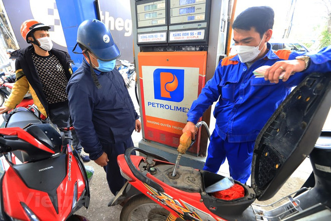Bộ Công Thương: Linh hoạt công cụ thuế để bình ổn thị trường xăng dầu ảnh 1