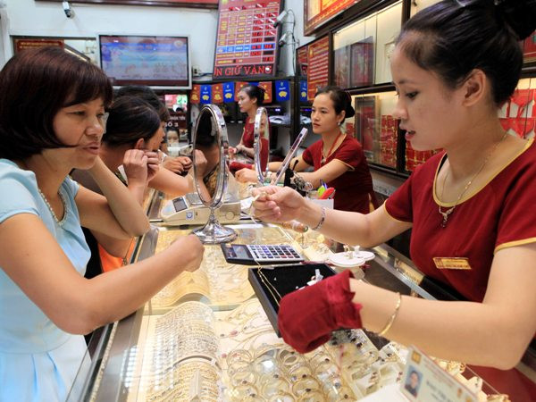 Giá vàng SJC tăng 290.000 đồng mỗi lượng so với phiên đầu tuần ảnh 1