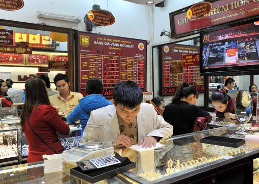 Đảo chiều, giá vàng SJC thu hẹp biên độ giảm so với ngày đầu tuần ảnh 1