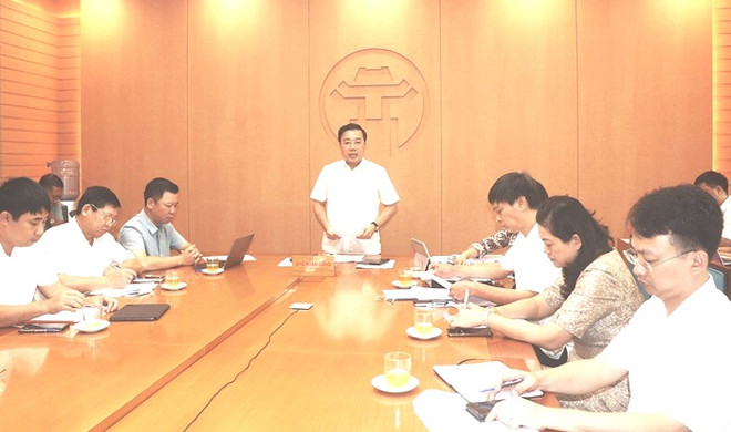 Ông Chử Xuân Dũng, Phó Chủ tịch Ủy ban Nhân dân thành phố Hà Nội phát biểu tại cuộc họp của Ban Chỉ đạo phòng, chống dịch bệnh thành phố. (Ảnh: PV/Vietnam+) Hà Nội: Quyết tâm không để các loại dịch bệnh bùng phát trên địa bàn ảnh 1